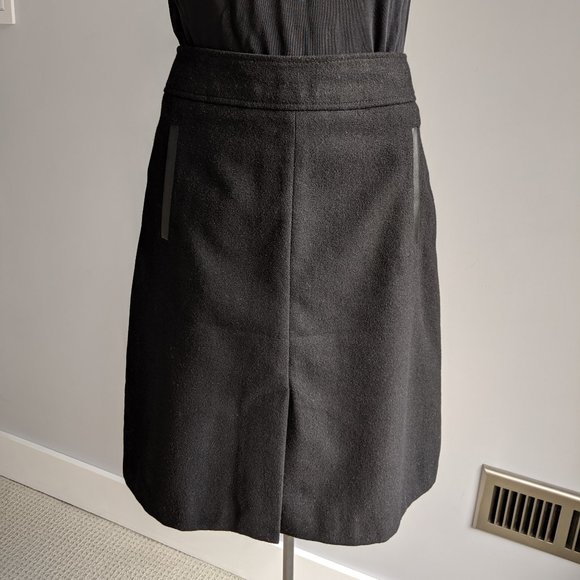 Banana Republic black skirt size 0P - Picture 5 of 7